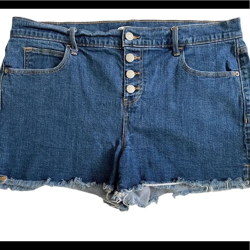 𝅺Old Navy Boyfriend jean shorts with button fly and raw edge hem, size 14.
